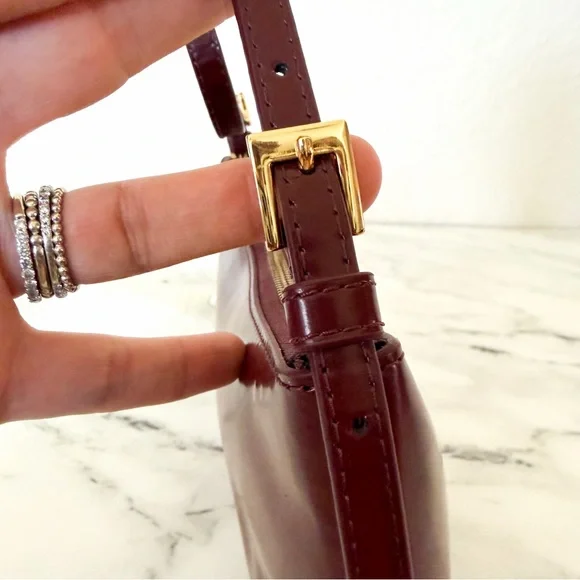 & Other Stories Sleek Leather Shoulder Bag in Burgundy Oxblood - Picture 4 of 14